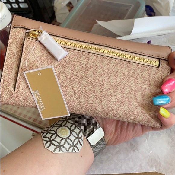 Michael Kors Logo Wallet - Picture 8 of 8